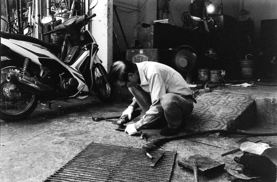 Bốn bước, không tắt bước nào